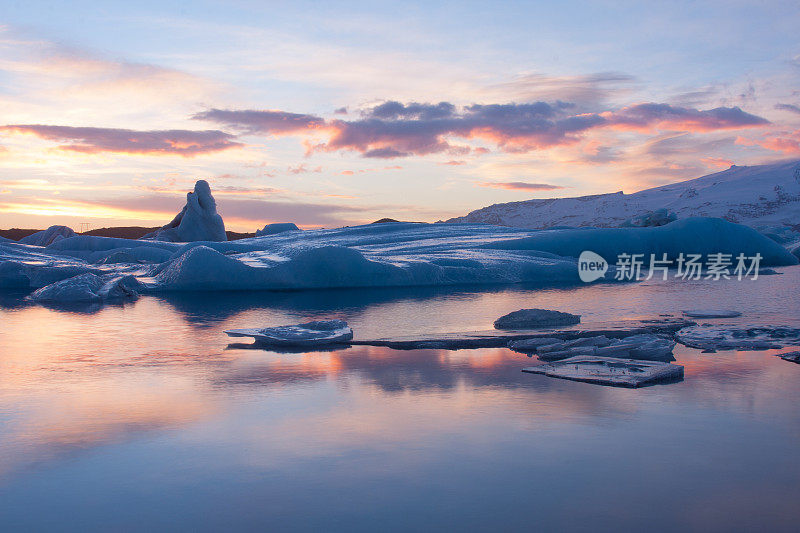 日落时分的Jokulsarlon冰湖