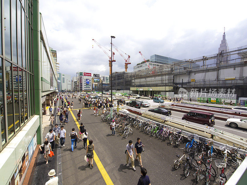 东京新宿自行车停车场的俯视图