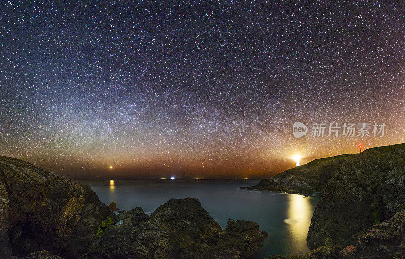 夜晚的特雷沃斯灯塔