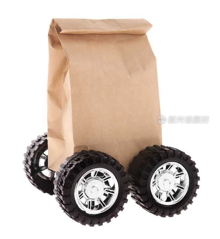 快速午餐-棕色纸袋与轮子在白色