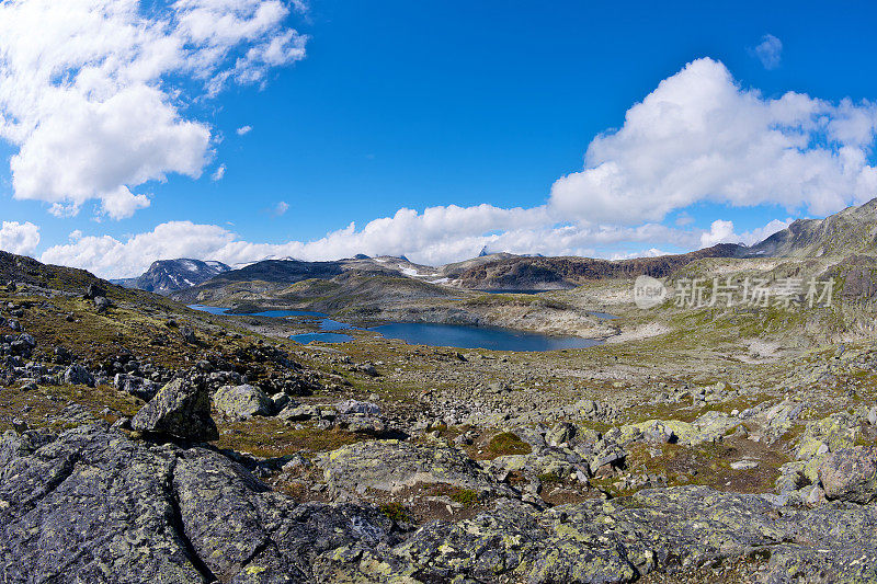 Jotunheimen国家公园的山脉的广角鱼眼视图