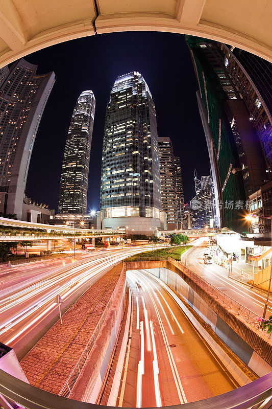 鱼眼的城市夜景与交通路线