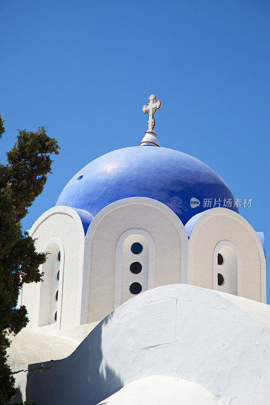 圣托里尼阿克罗蒂里的东正教希腊教堂。希腊。