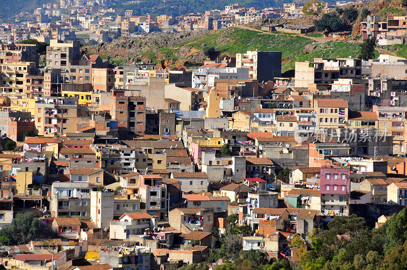 Béjaïa，阿尔及利亚:缺乏城市规划