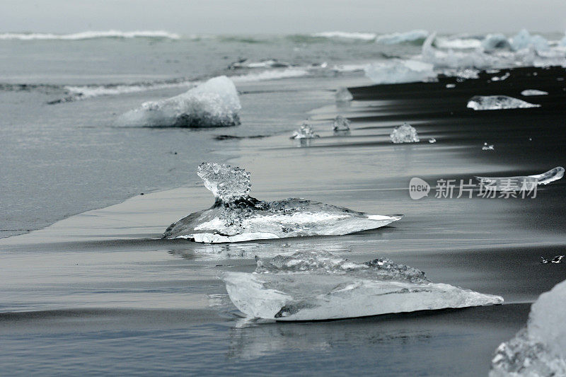 Jokulsarlon泻湖附近的海岸结冰