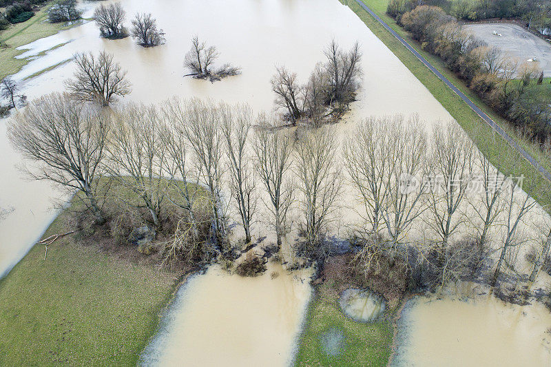 德国梅恩河河岸被洪水淹没