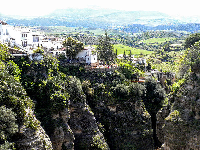 隆达村和周围的风景山，峡谷，安达卢西亚，西班牙。