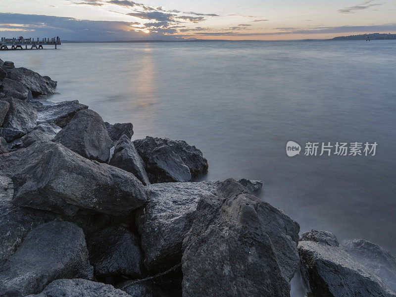 日落时大海对天空的景色