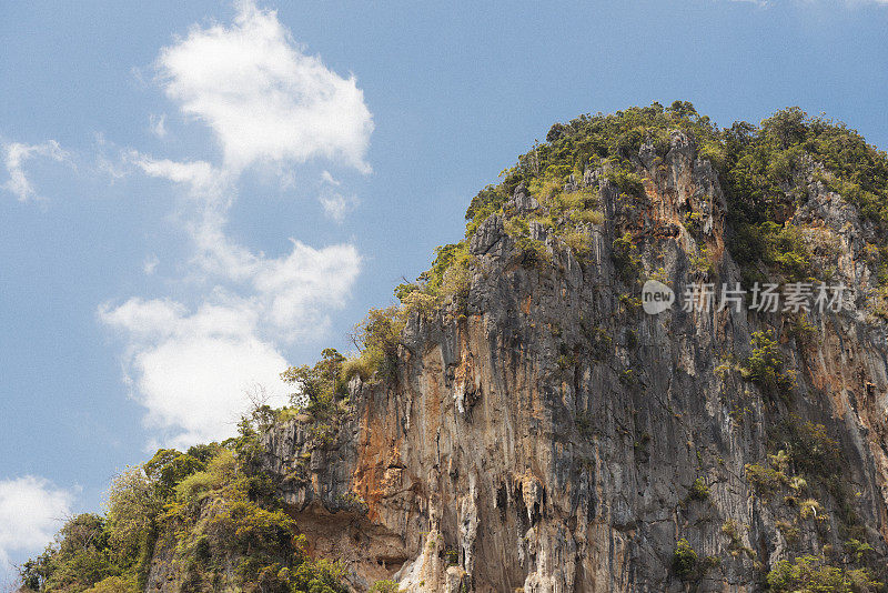 崎岖的喀斯特山区热带铁路海滩景观在泰国甲米