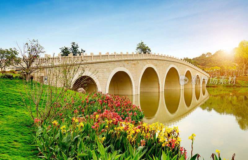 中国湖上古老的拱桥
