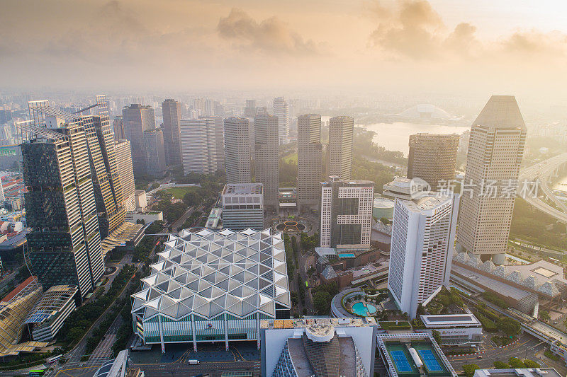 空中视野的城市天际线在新加坡市中心CBD中心