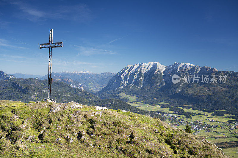 坎普尔峰顶十字与格林明山，坏密特恩多夫，奥地利阿尔卑斯山，萨尔茨卡默古特，奥地利