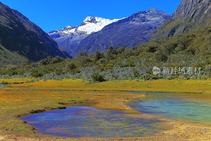 布兰卡Cordillera的Llanganuco湖，安第斯山脉的斯诺卡什，秘鲁