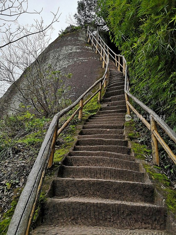 中国广东省丹霞山嶂老峰的台阶