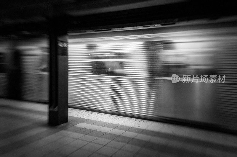 黑暗诡异的纽约地铁站