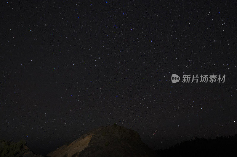 星空与犹他山剪影