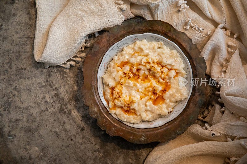 凯斯克的传统食物是用小麦、肉和油炸黄油酱制成的。