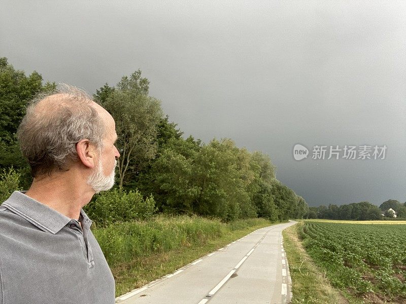 天边有雷雨