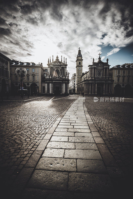 意大利都灵的圣卡洛广场和双子教堂