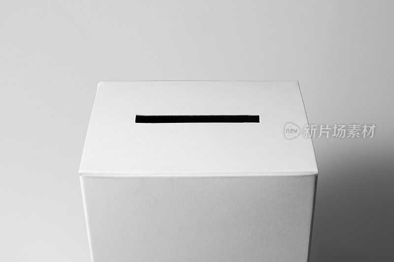 白色卡片板投票箱