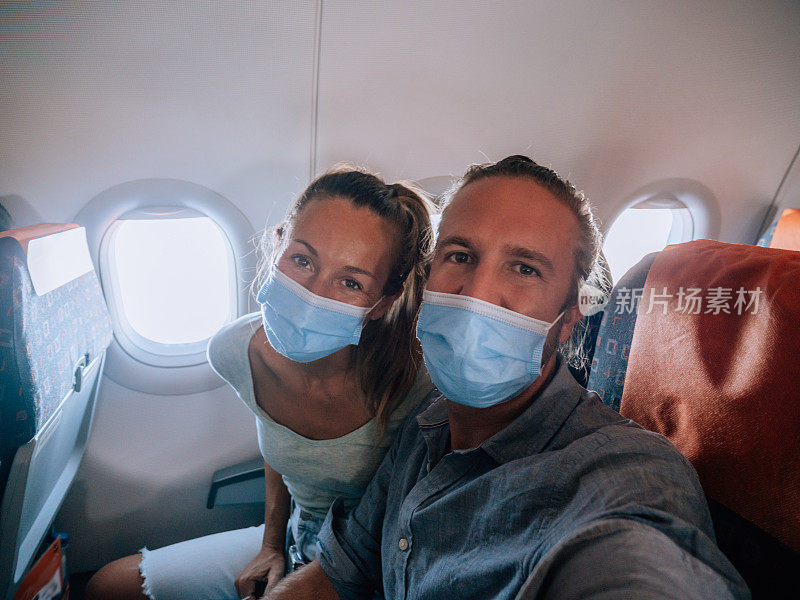 夫妇乘飞机自拍-冠状病毒大流行