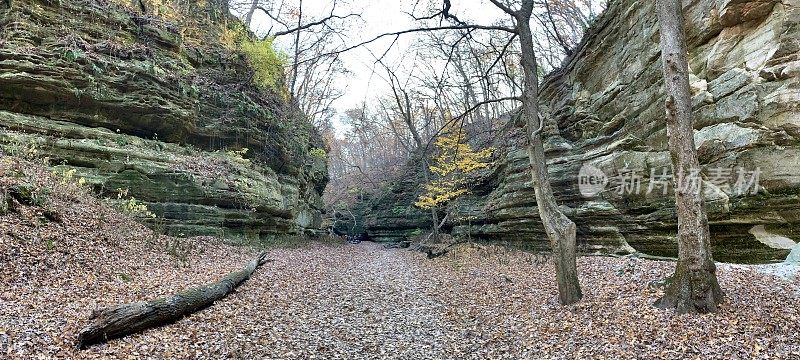 落在美国伊利诺斯州的饿死岩石州立公园