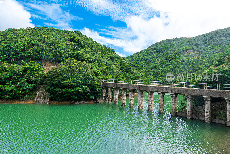 位于港岛东部大潭郊野公园的大潭水塘主坝的桥梁。