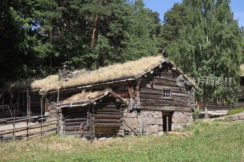 旧茅草屋顶建筑