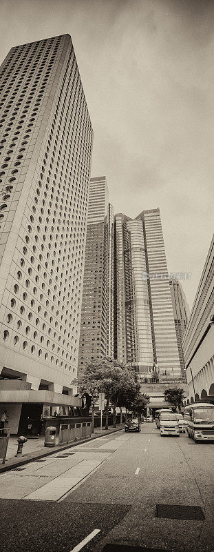 香港摩天大楼向上的街景。
