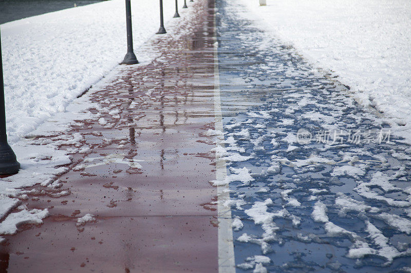 雪地里的街道和慢跑道