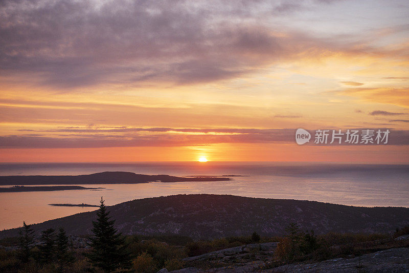 凯迪拉克山顶的日出