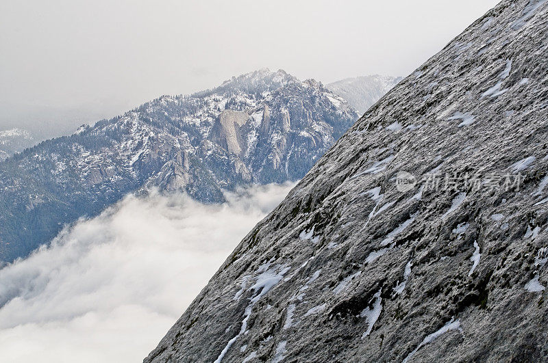 从摩洛岩石红杉和国王峡谷的高sierra