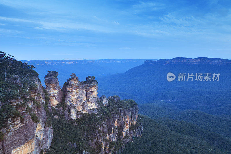三姐妹岩层，蓝山，澳大利亚的黄昏