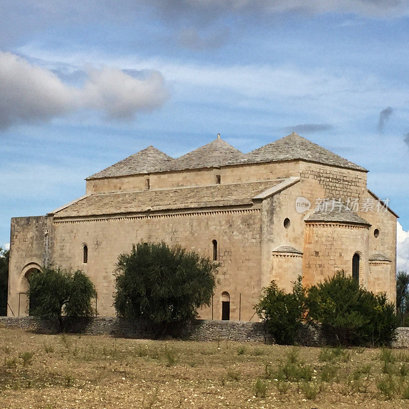 奥格尼桑提教堂——大约12世纪