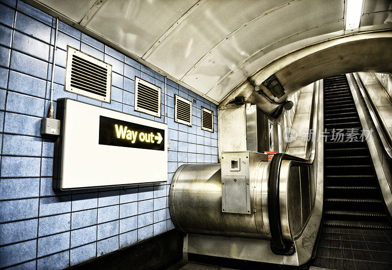 英国伦敦地铁站的自动扶梯