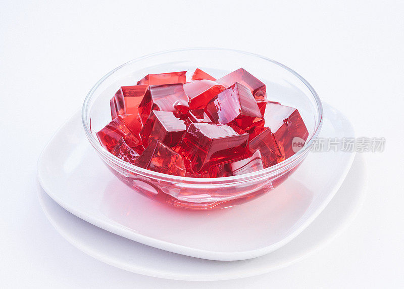 玻璃碗里的红色果冻