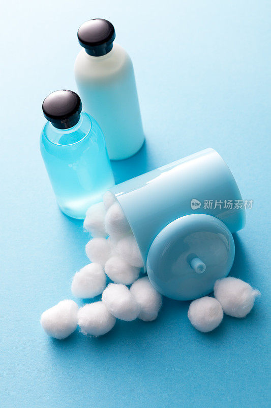 浴蒸馏器:棉球，肥皂和保湿
