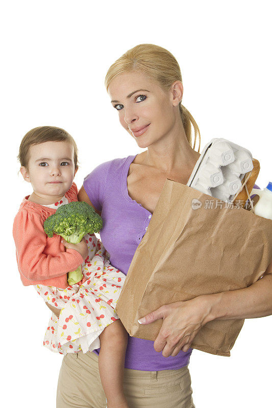 妈妈食物购物与幼童