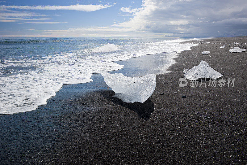 冰岛Jökulsarlon冰川泻湖上的冰山