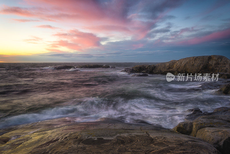 瑞典西海岸海浪日落