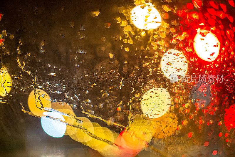 城市的雨夜