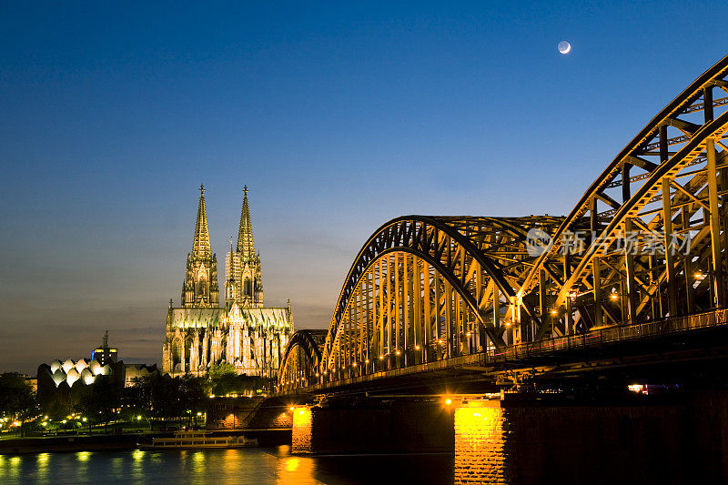 科隆大教堂和《暮光之城》中的霍亨索伦大桥