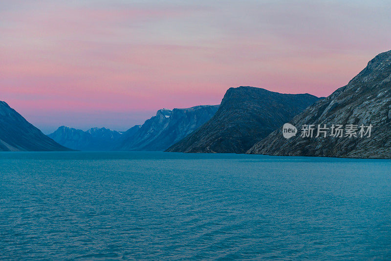 格陵兰峡湾拂晓