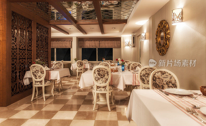 餐厅餐桌