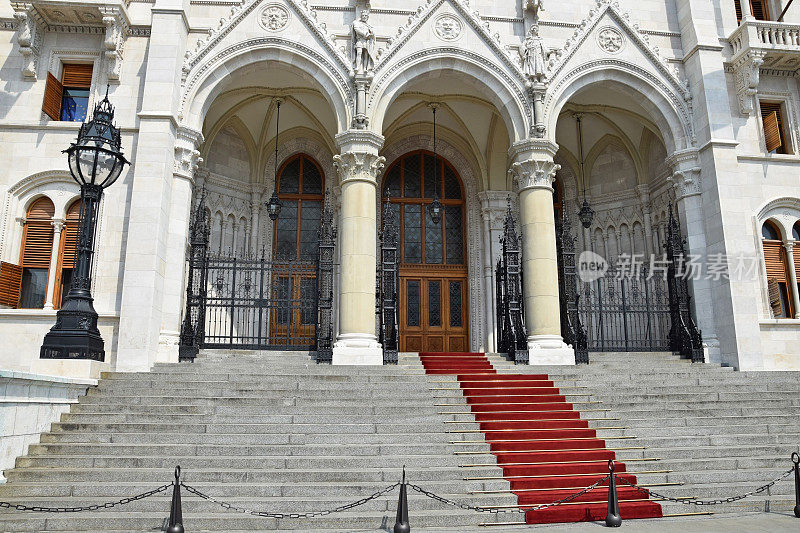匈牙利布达佩斯议会大厦入口