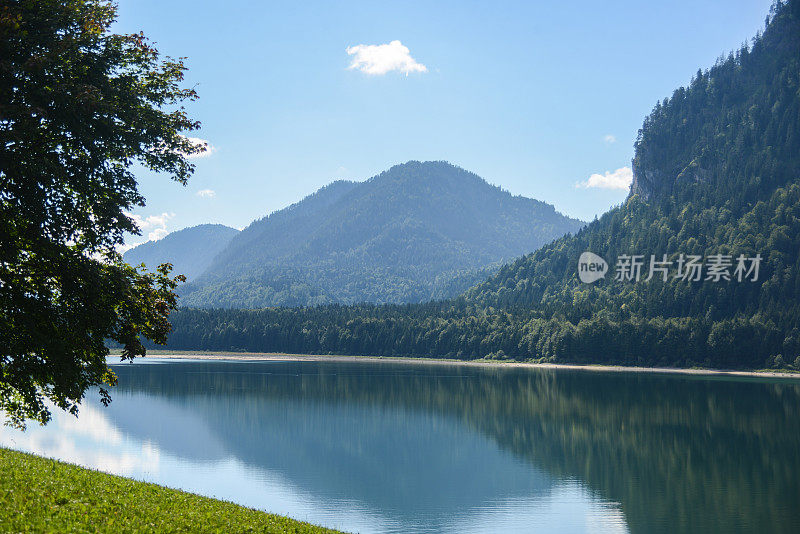 西尔文斯坦湖全景