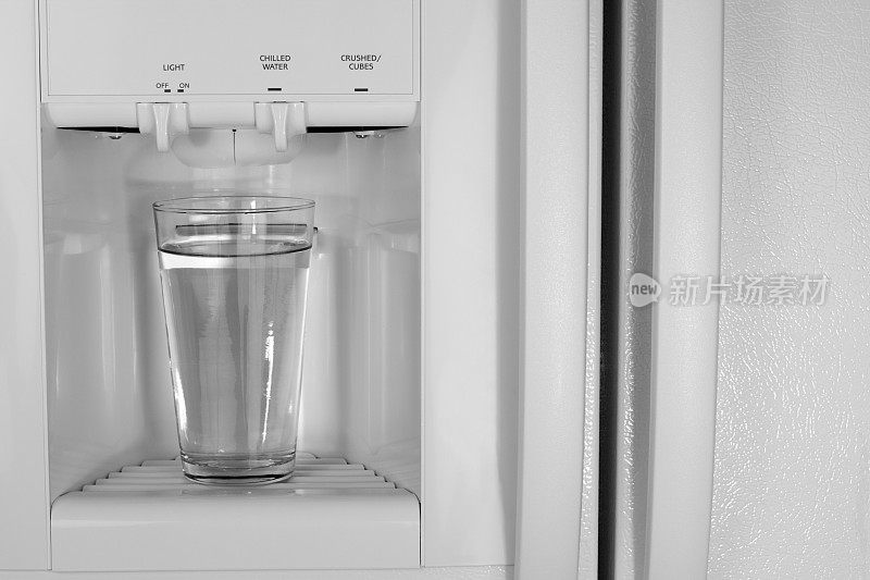 冰箱饮水机中的冷饮