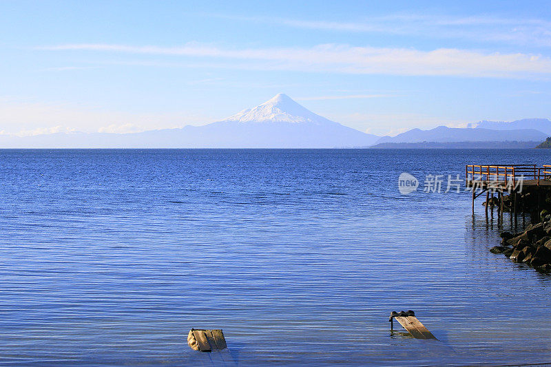 波多黎各瓦拉斯湖和奥索尔诺火山景观日出，南智利，南美