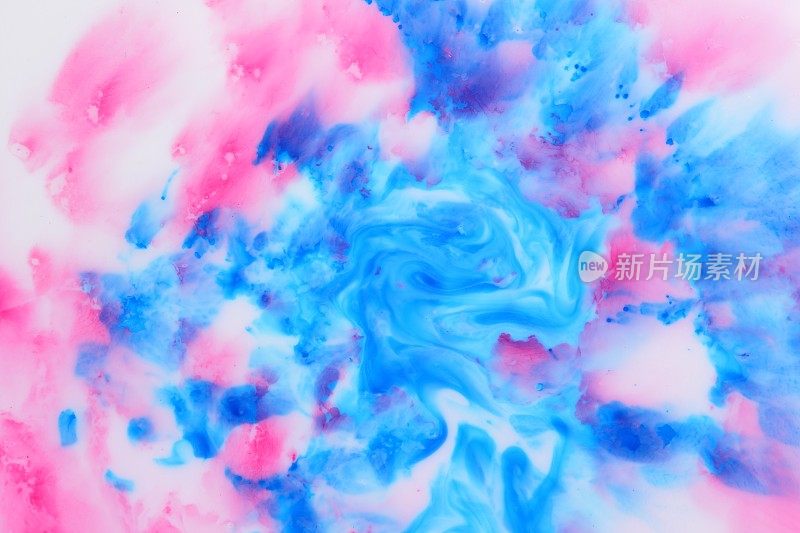 白色液体上的蓝粉色抽象点，粉蓝色空间背景，波普艺术质感，设计师的极简背景，五彩图案