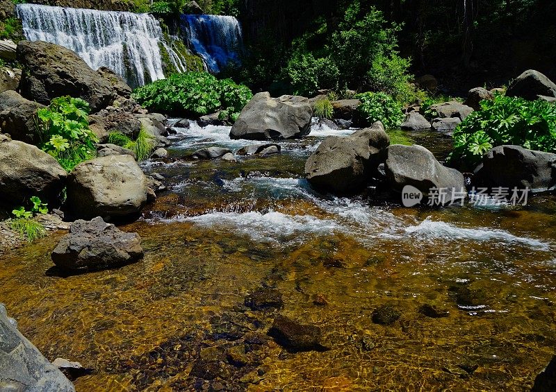 淡水麦克克劳德瀑布中部